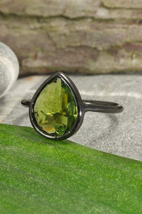 Peridot Crystal Ring In Gunmetal - SF